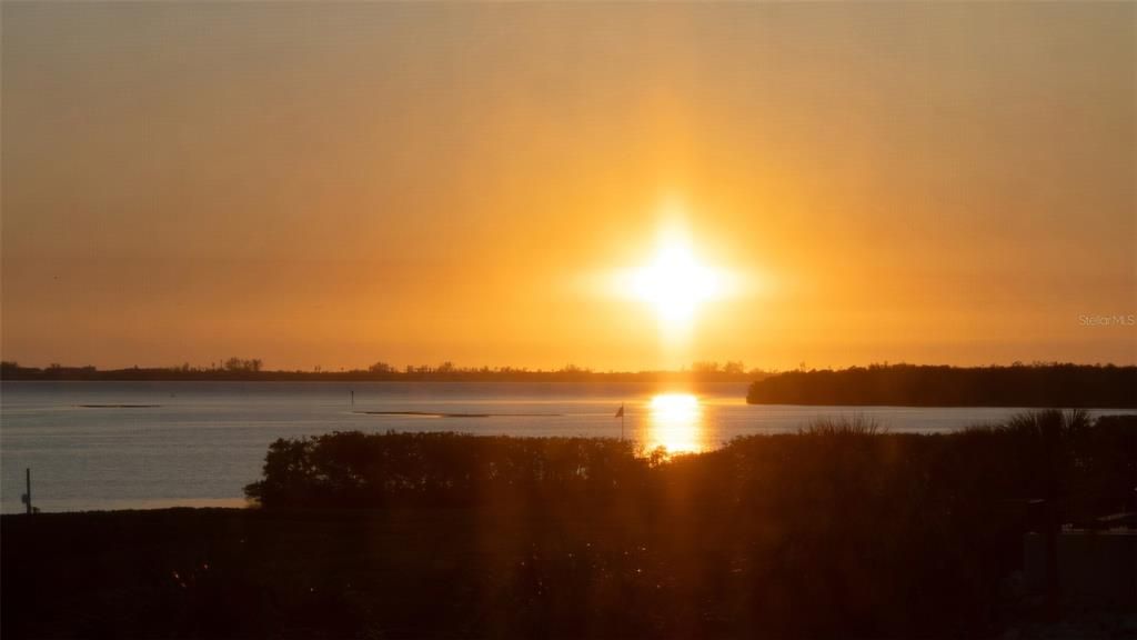 En Venta: $730,000 (2 camas, 2 baños, 2100 Pies cuadrados)