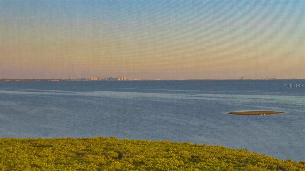 En Venta: $730,000 (2 camas, 2 baños, 2100 Pies cuadrados)