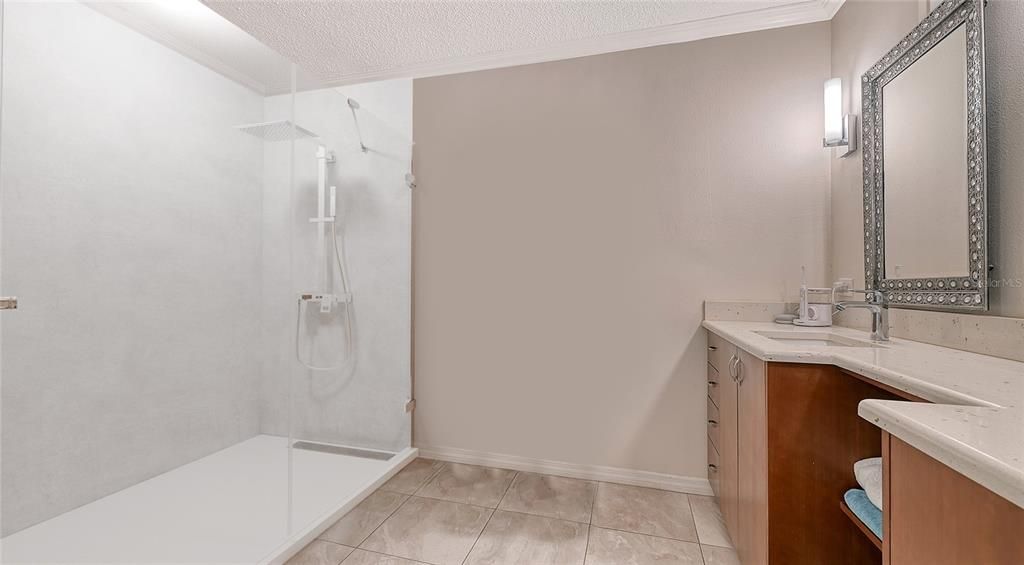 En Venta: $730,000 (2 camas, 2 baños, 2100 Pies cuadrados)