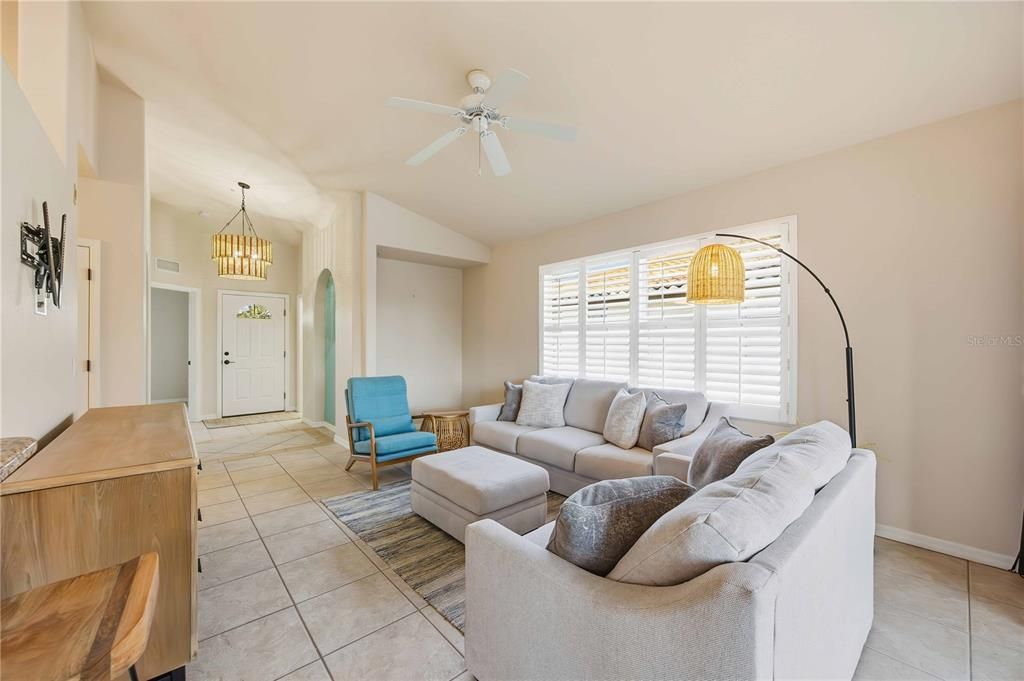 For Sale: $314,900 (3 beds, 2 baths, 1383 Square Feet)