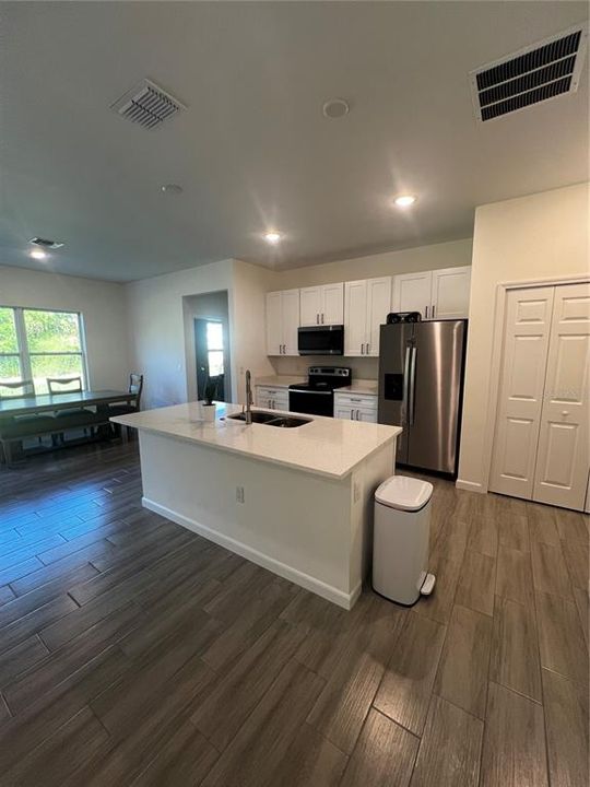 For Rent: $2,000 (4 beds, 2 baths, 1640 Square Feet)