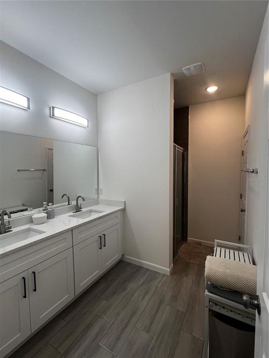 For Rent: $2,000 (4 beds, 2 baths, 1640 Square Feet)