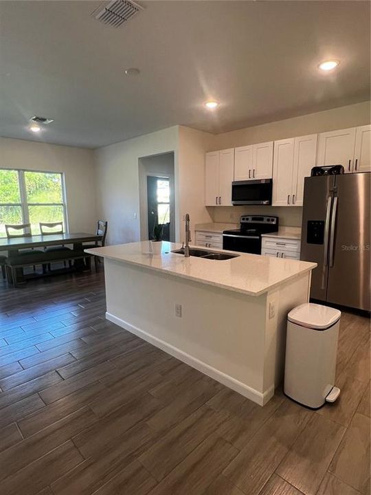 For Rent: $2,000 (4 beds, 2 baths, 1640 Square Feet)