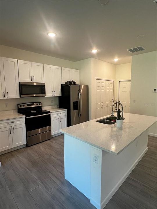 For Rent: $2,000 (4 beds, 2 baths, 1640 Square Feet)