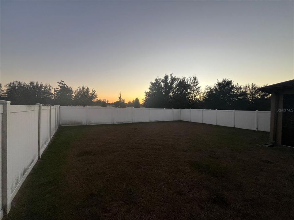 待售: $379,900 (4 贝兹, 2 浴室, 2612 平方英尺)