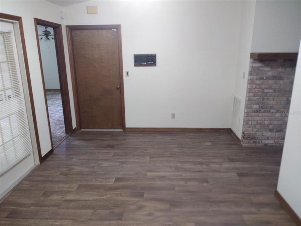 待售: $325,000 (3 贝兹, 2 浴室, 1414 平方英尺)