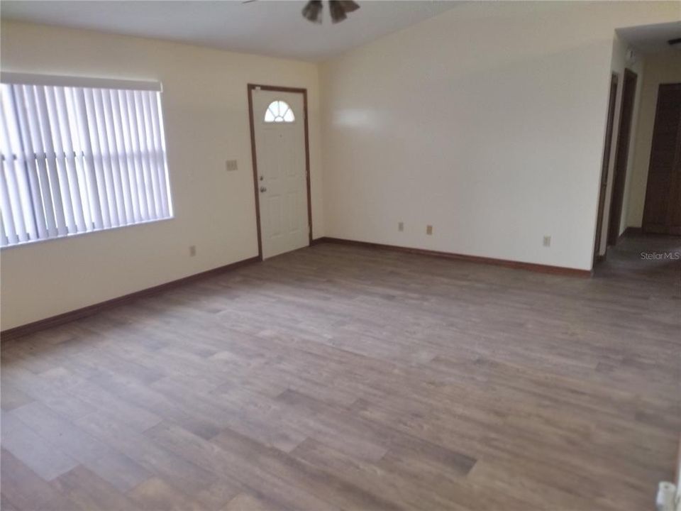 待售: $325,000 (3 贝兹, 2 浴室, 1414 平方英尺)