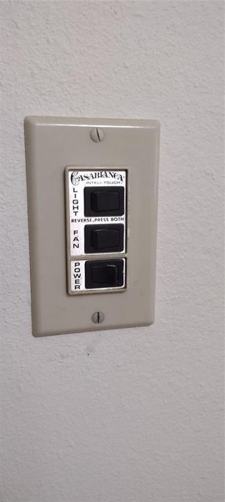 待售: $325,000 (3 贝兹, 2 浴室, 1414 平方英尺)