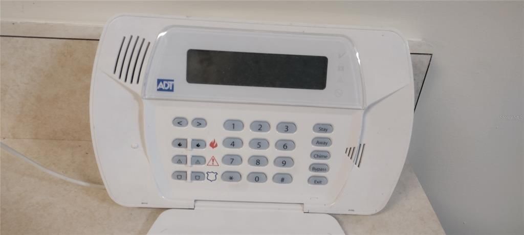 待售: $325,000 (3 贝兹, 2 浴室, 1414 平方英尺)