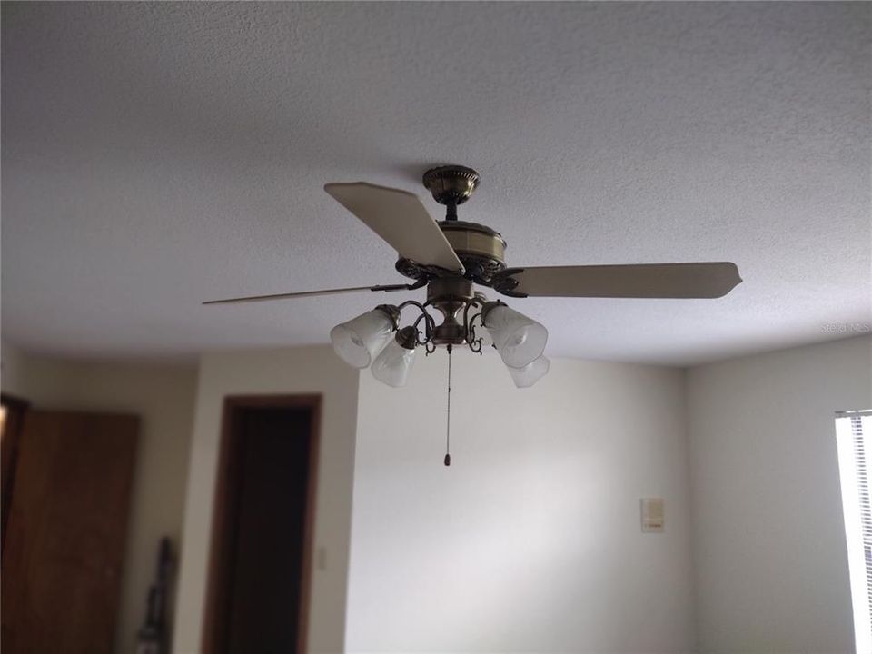 待售: $325,000 (3 贝兹, 2 浴室, 1414 平方英尺)