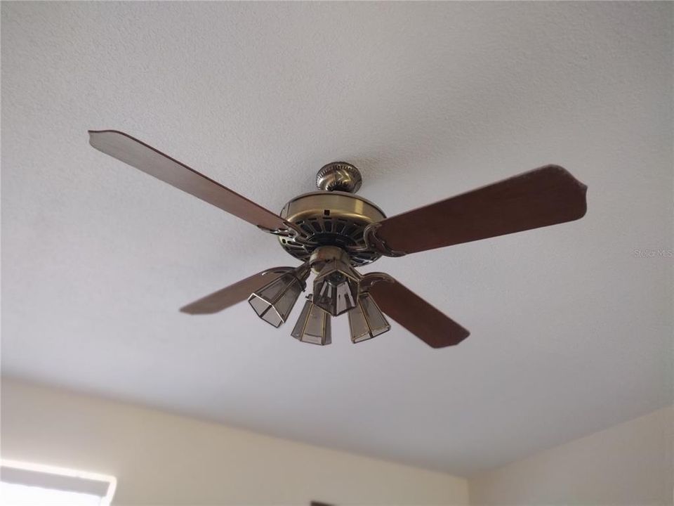 待售: $325,000 (3 贝兹, 2 浴室, 1414 平方英尺)