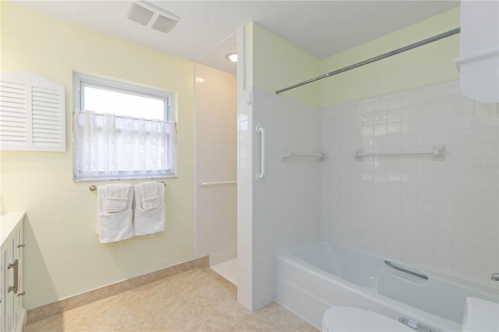 For Sale: $649,900 (3 beds, 2 baths, 2242 Square Feet)