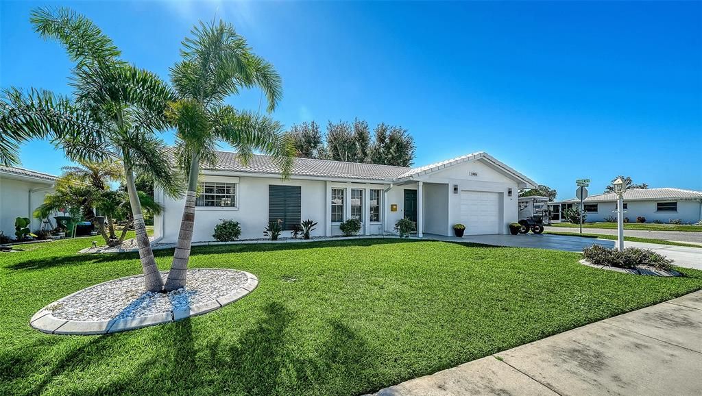 For Sale: $450,000 (3 beds, 2 baths, 1749 Square Feet)