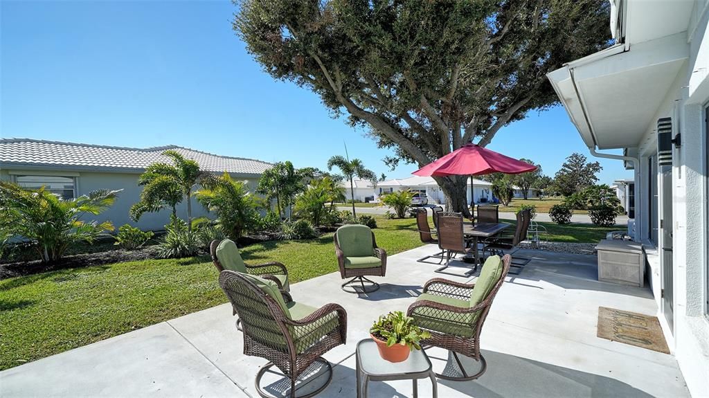 For Sale: $450,000 (3 beds, 2 baths, 1749 Square Feet)