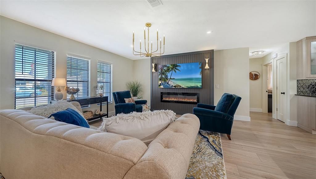 For Sale: $450,000 (3 beds, 2 baths, 1749 Square Feet)