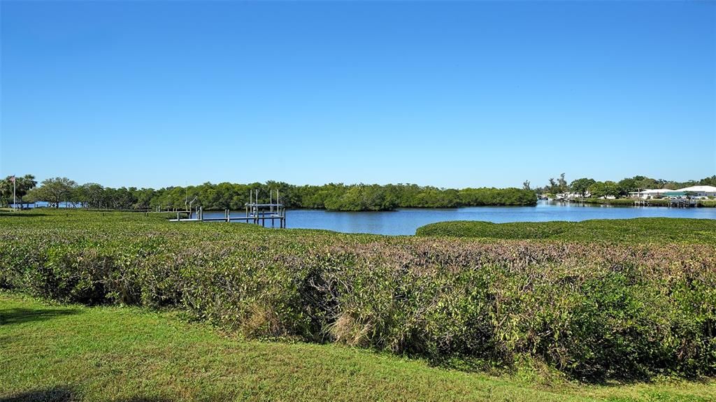 For Sale: $450,000 (3 beds, 2 baths, 1749 Square Feet)