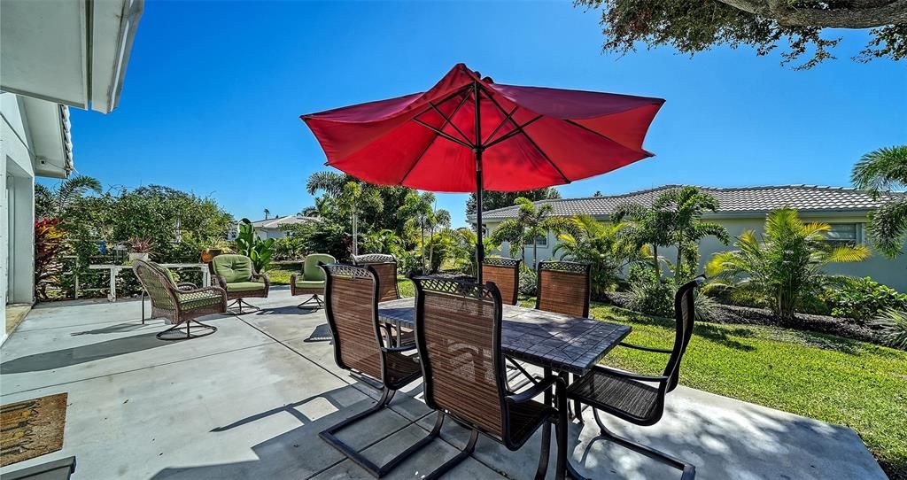 For Sale: $450,000 (3 beds, 2 baths, 1749 Square Feet)