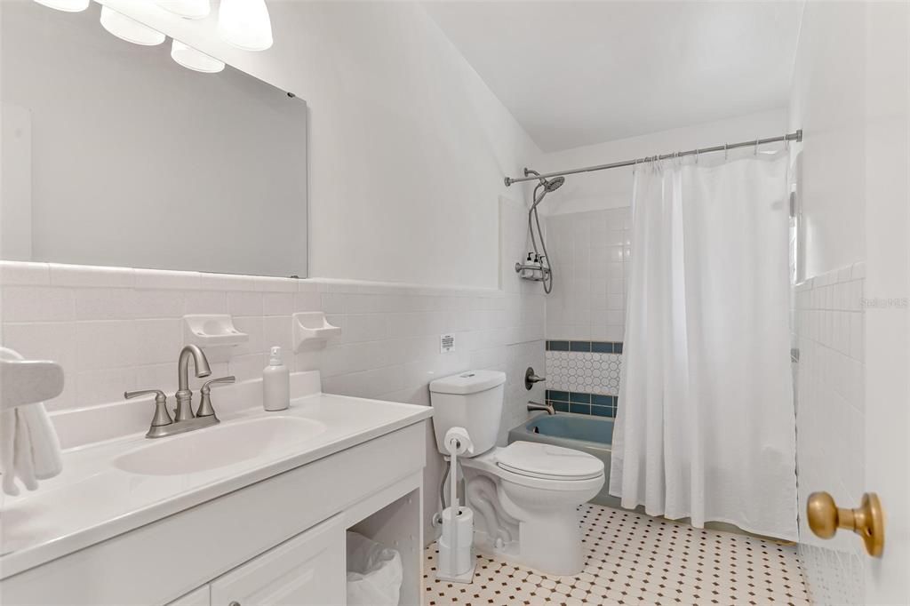 For Sale: $420,000 (3 beds, 2 baths, 1112 Square Feet)