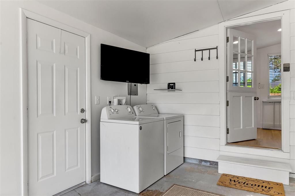 For Sale: $420,000 (3 beds, 2 baths, 1112 Square Feet)