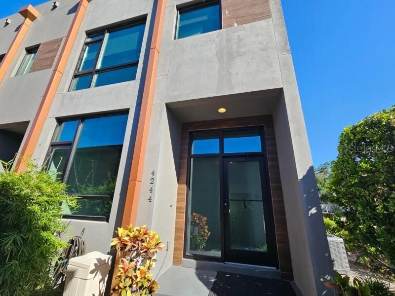 For Sale: $487,500 (3 beds, 3 baths, 1613 Square Feet)