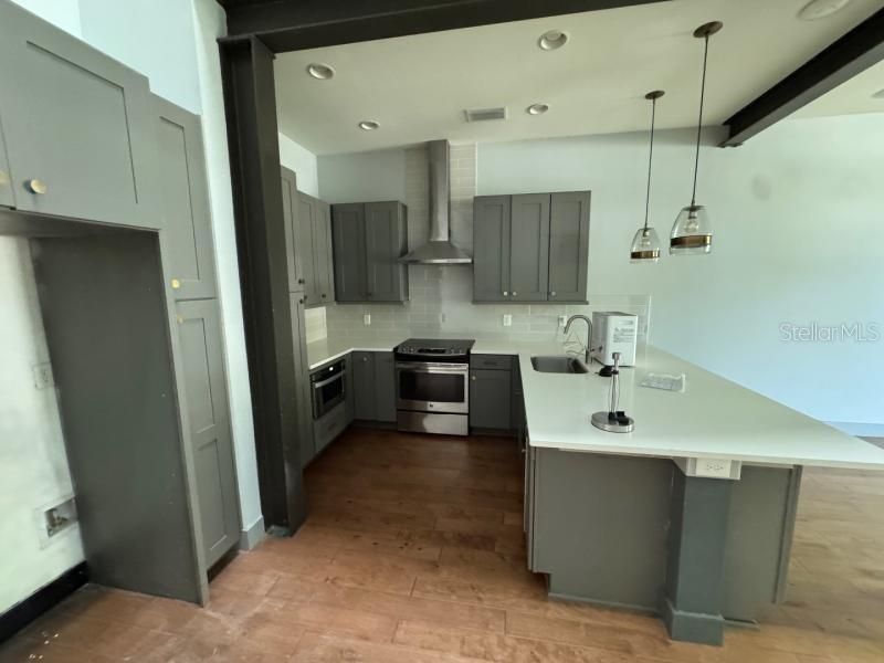 For Sale: $487,500 (3 beds, 3 baths, 1613 Square Feet)