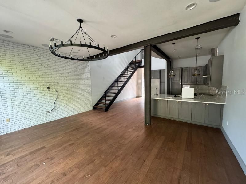 For Sale: $487,500 (3 beds, 3 baths, 1613 Square Feet)