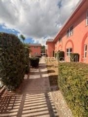 出租: $1,800 (2 贝兹, 1 浴室, 884 平方英尺)