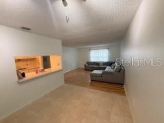 出租: $1,800 (2 贝兹, 1 浴室, 884 平方英尺)