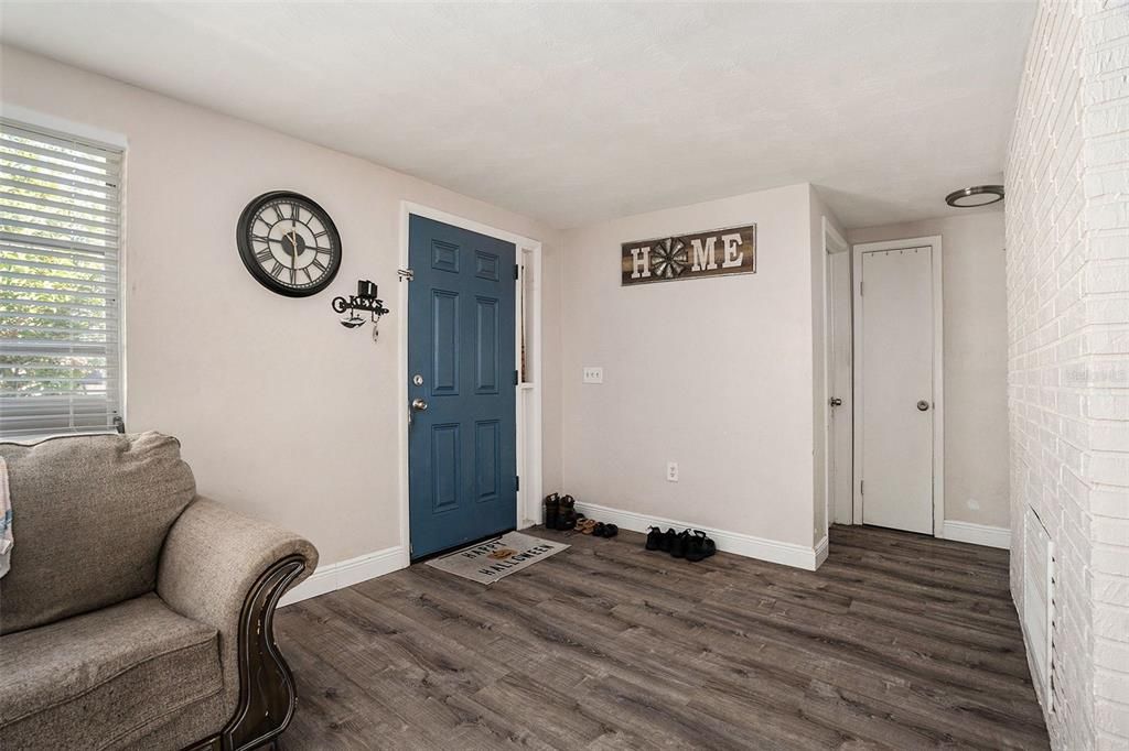 На продажу: $250,000 (2 спален, 2 ванн, 1408 Квадратных фут)