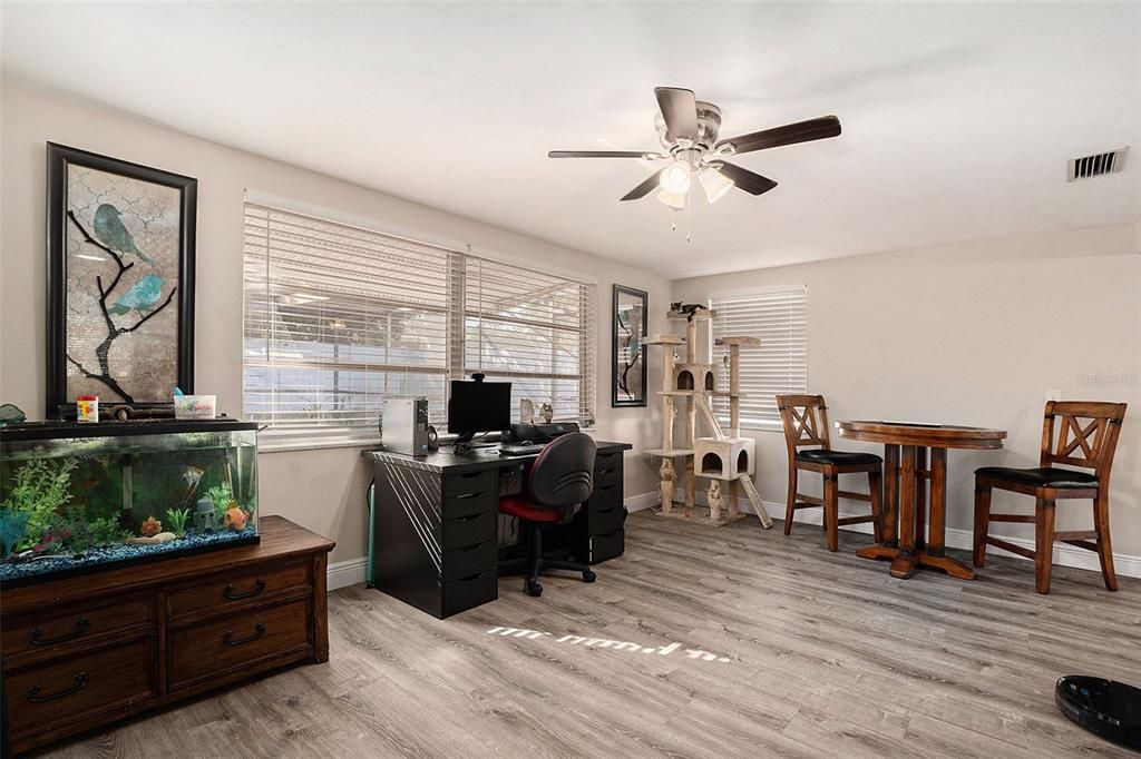 На продажу: $250,000 (2 спален, 2 ванн, 1408 Квадратных фут)