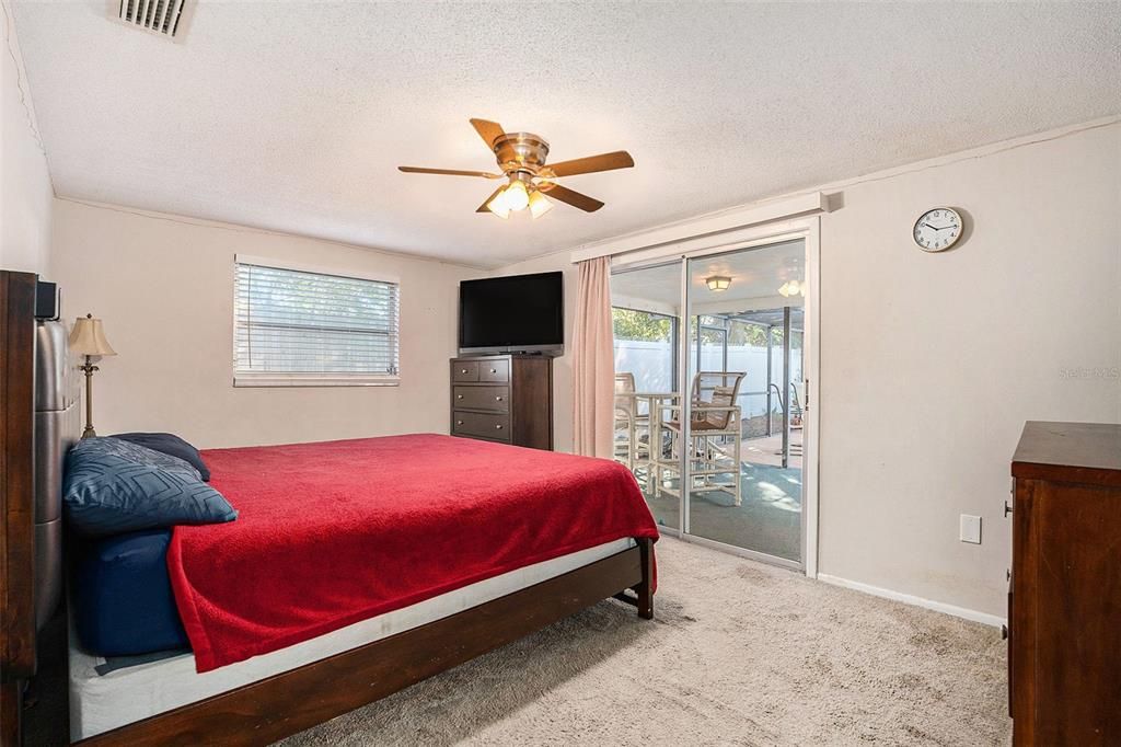 На продажу: $250,000 (2 спален, 2 ванн, 1408 Квадратных фут)