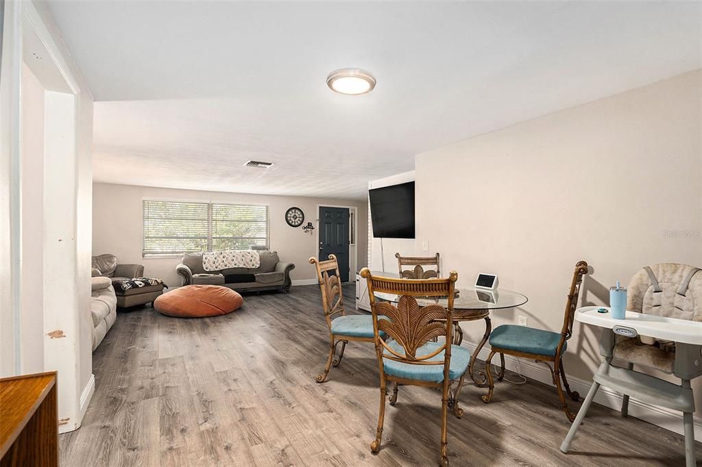 На продажу: $250,000 (2 спален, 2 ванн, 1408 Квадратных фут)