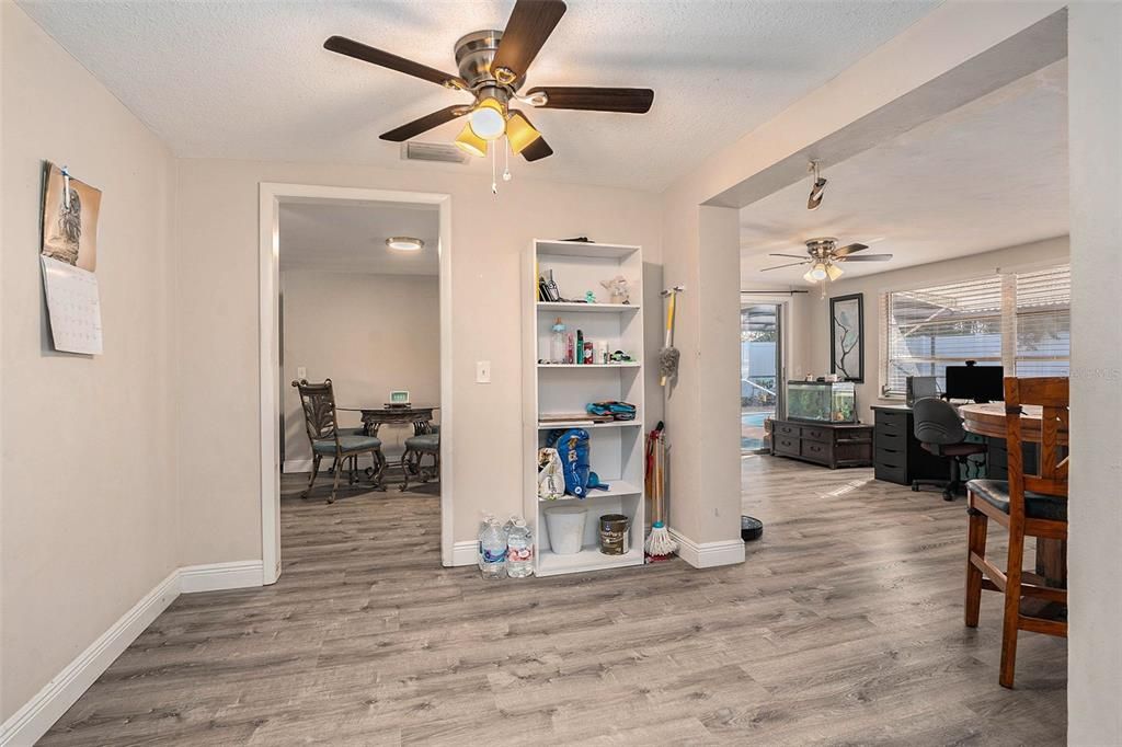 На продажу: $250,000 (2 спален, 2 ванн, 1408 Квадратных фут)