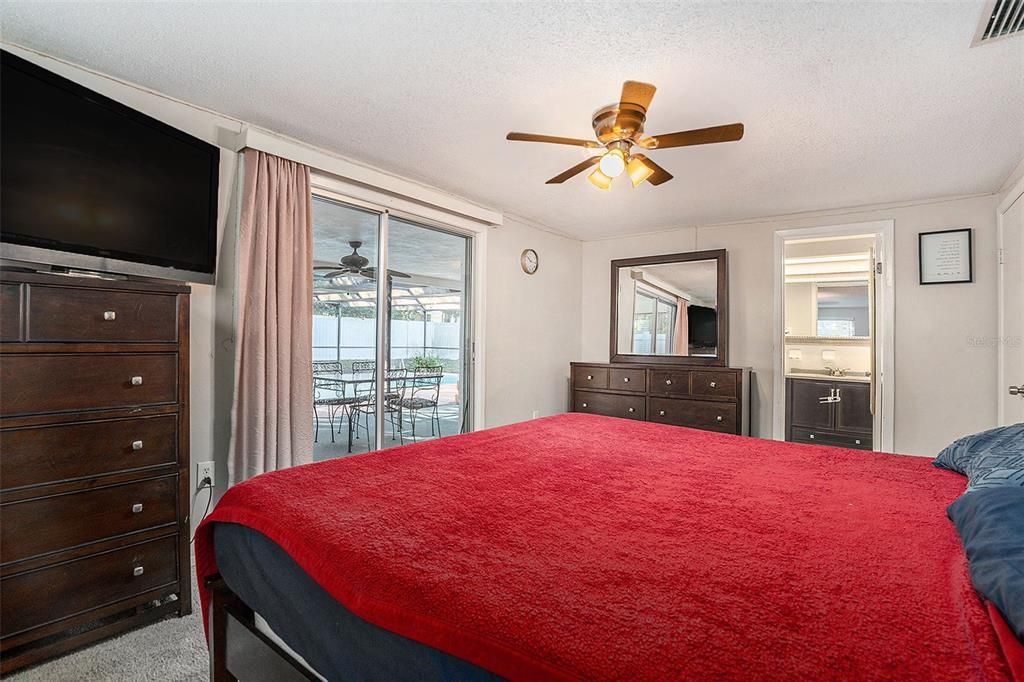 На продажу: $250,000 (2 спален, 2 ванн, 1408 Квадратных фут)