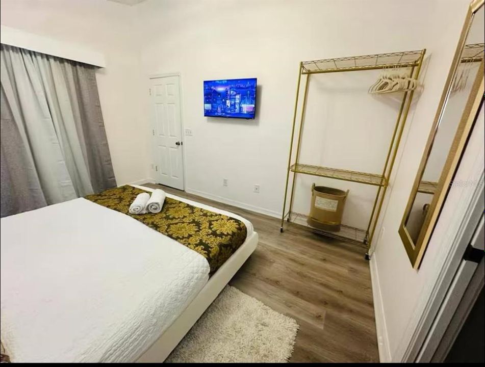 For Sale: $447,000 (4 beds, 2 baths, 1412 Square Feet)