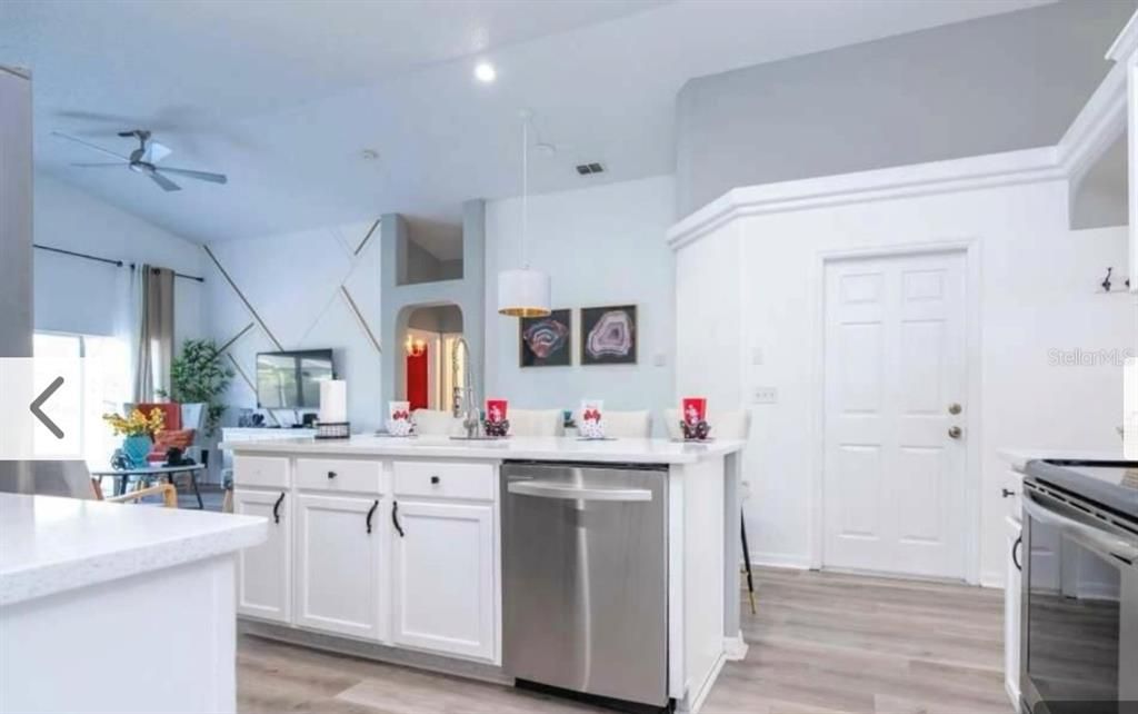 For Sale: $447,000 (4 beds, 2 baths, 1412 Square Feet)