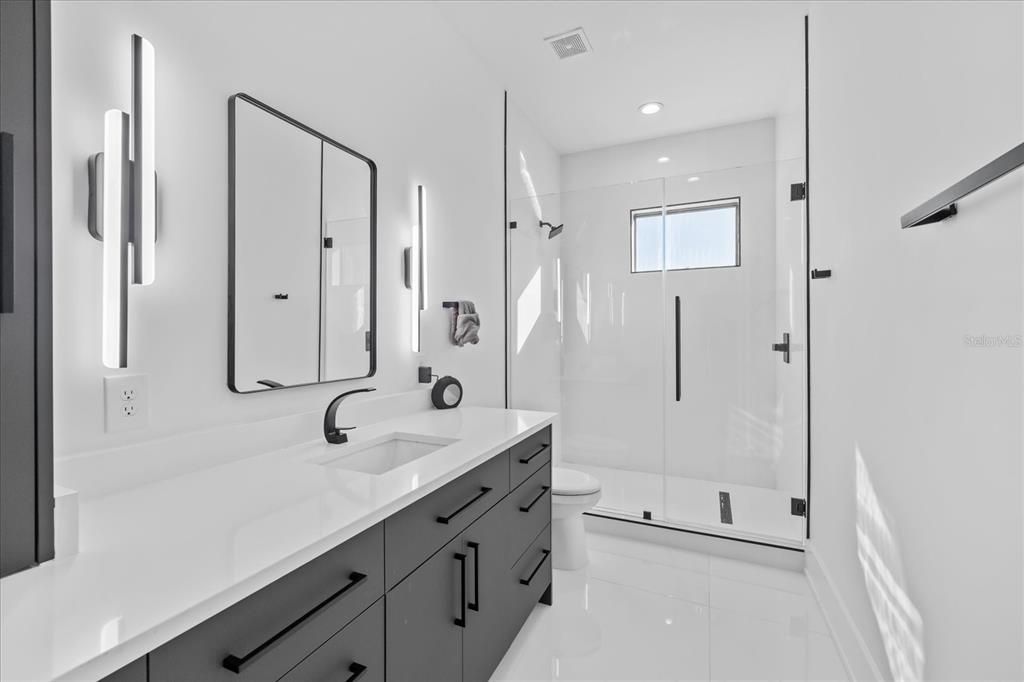 На продажу: $2,249,000 (4 спален, 4 ванн, 4190 Квадратных фут)