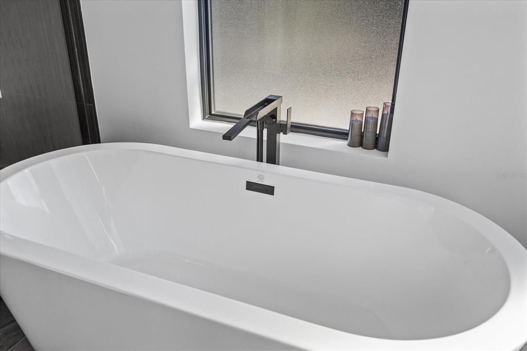 На продажу: $2,249,000 (4 спален, 4 ванн, 4190 Квадратных фут)