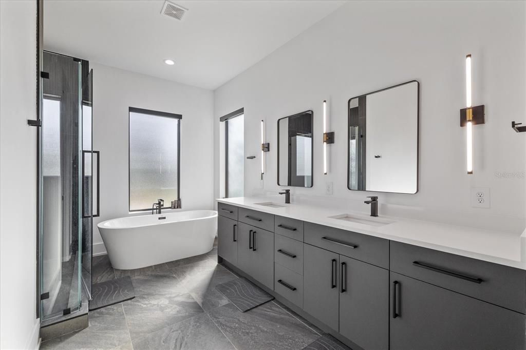 На продажу: $2,249,000 (4 спален, 4 ванн, 4190 Квадратных фут)