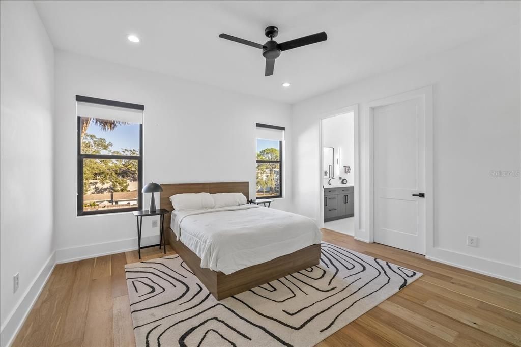 На продажу: $2,249,000 (4 спален, 4 ванн, 4190 Квадратных фут)