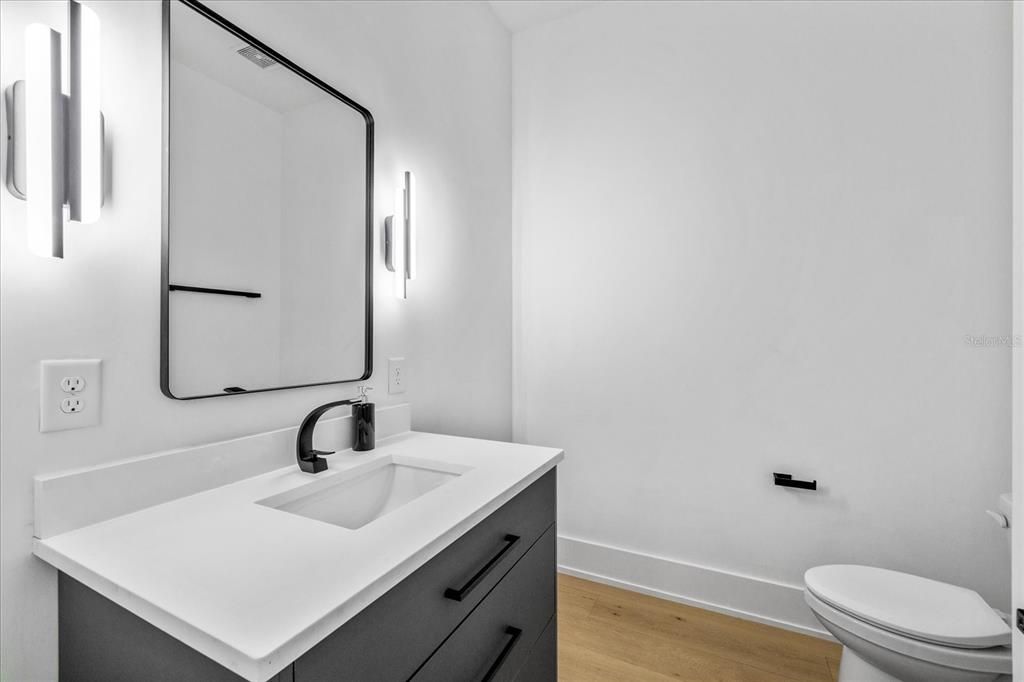 На продажу: $2,249,000 (4 спален, 4 ванн, 4190 Квадратных фут)