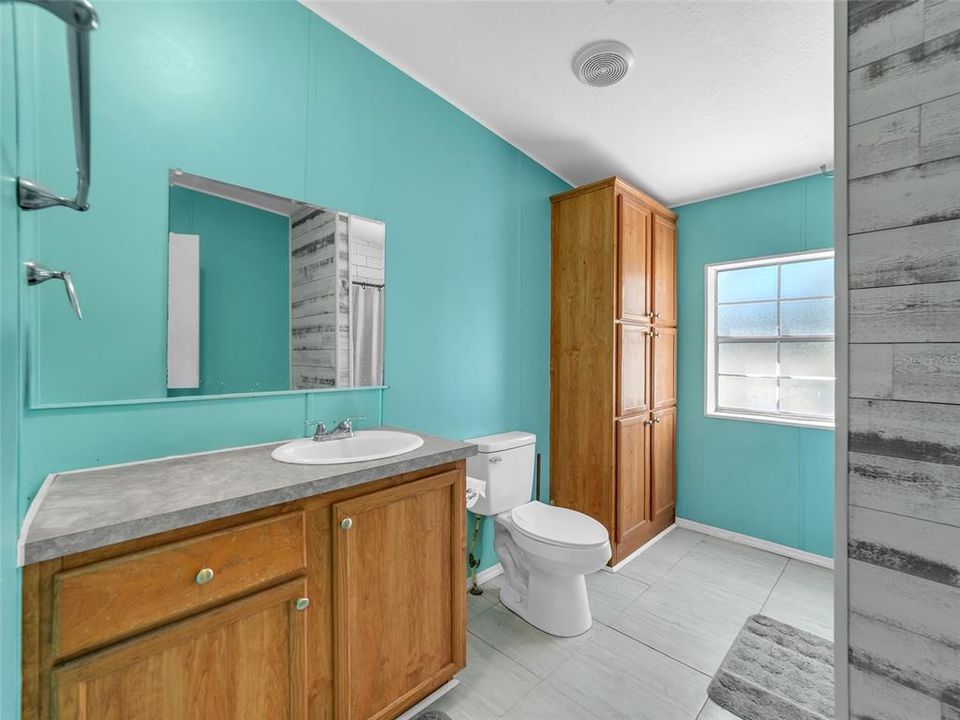 待售: $380,000 (4 贝兹, 2 浴室, 2356 平方英尺)