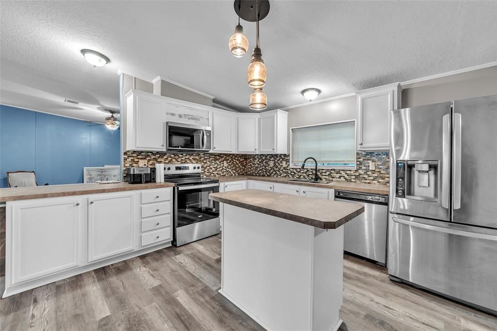 待售: $380,000 (4 贝兹, 2 浴室, 2356 平方英尺)