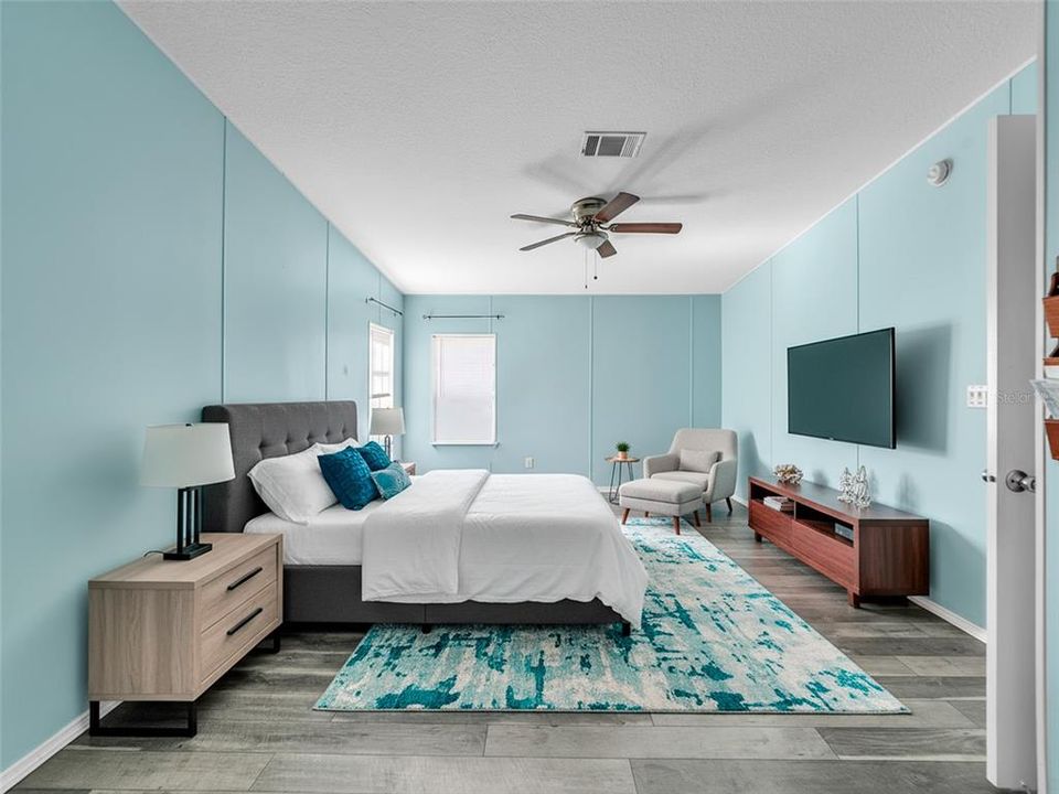 待售: $380,000 (4 贝兹, 2 浴室, 2356 平方英尺)