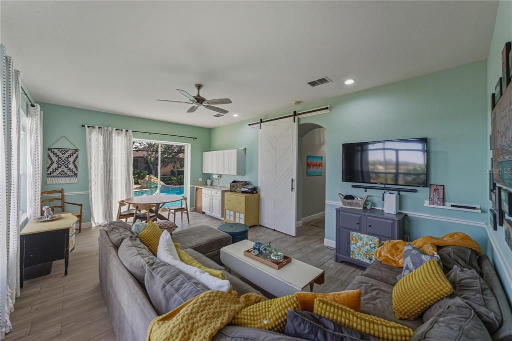 En Venta: $684,950 (4 camas, 3 baños, 3086 Pies cuadrados)