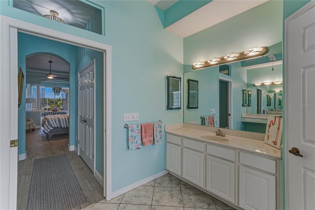 En Venta: $684,950 (4 camas, 3 baños, 3086 Pies cuadrados)