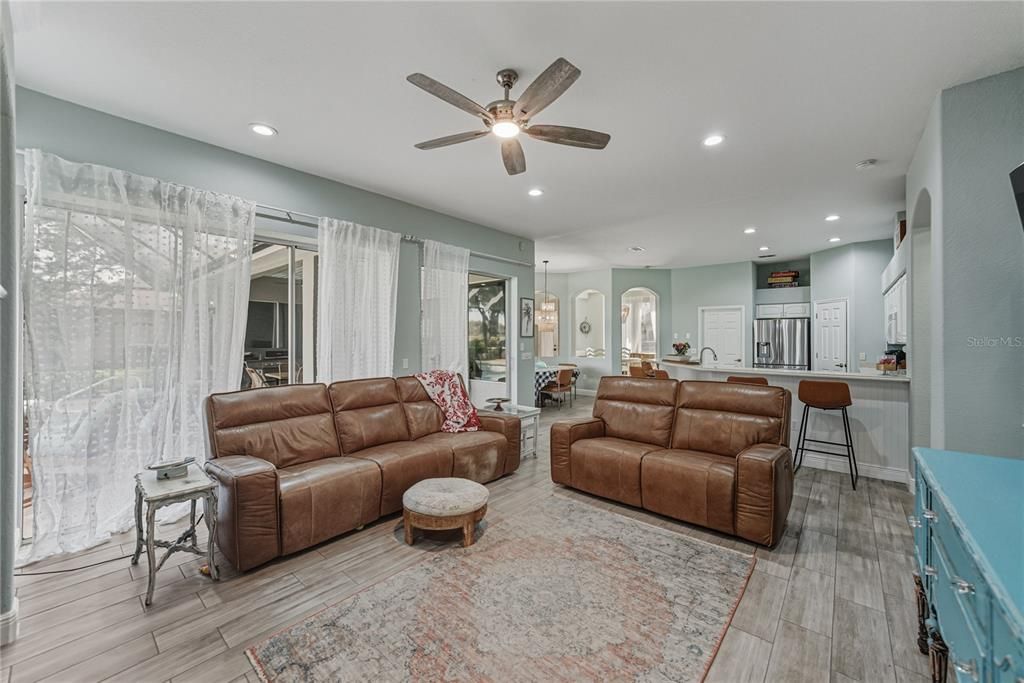 En Venta: $684,950 (4 camas, 3 baños, 3086 Pies cuadrados)