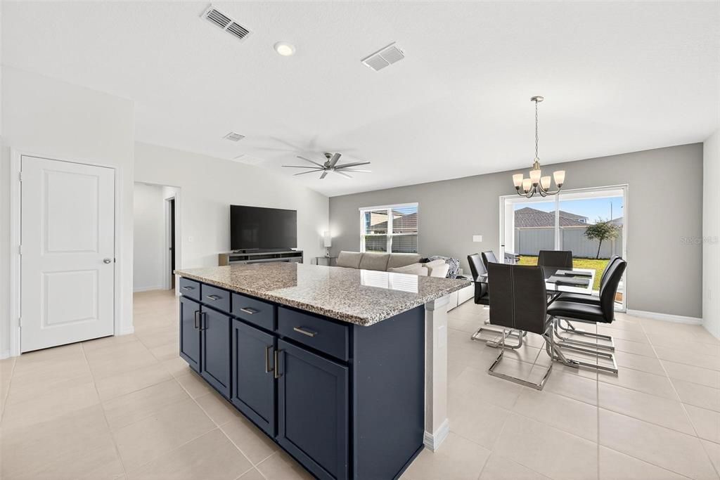 En Venta: $300,000 (3 camas, 2 baños, 1579 Pies cuadrados)