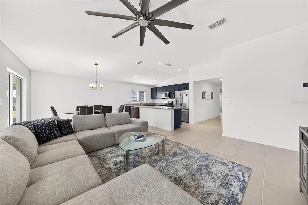 En Venta: $300,000 (3 camas, 2 baños, 1579 Pies cuadrados)