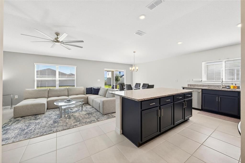 En Venta: $300,000 (3 camas, 2 baños, 1579 Pies cuadrados)